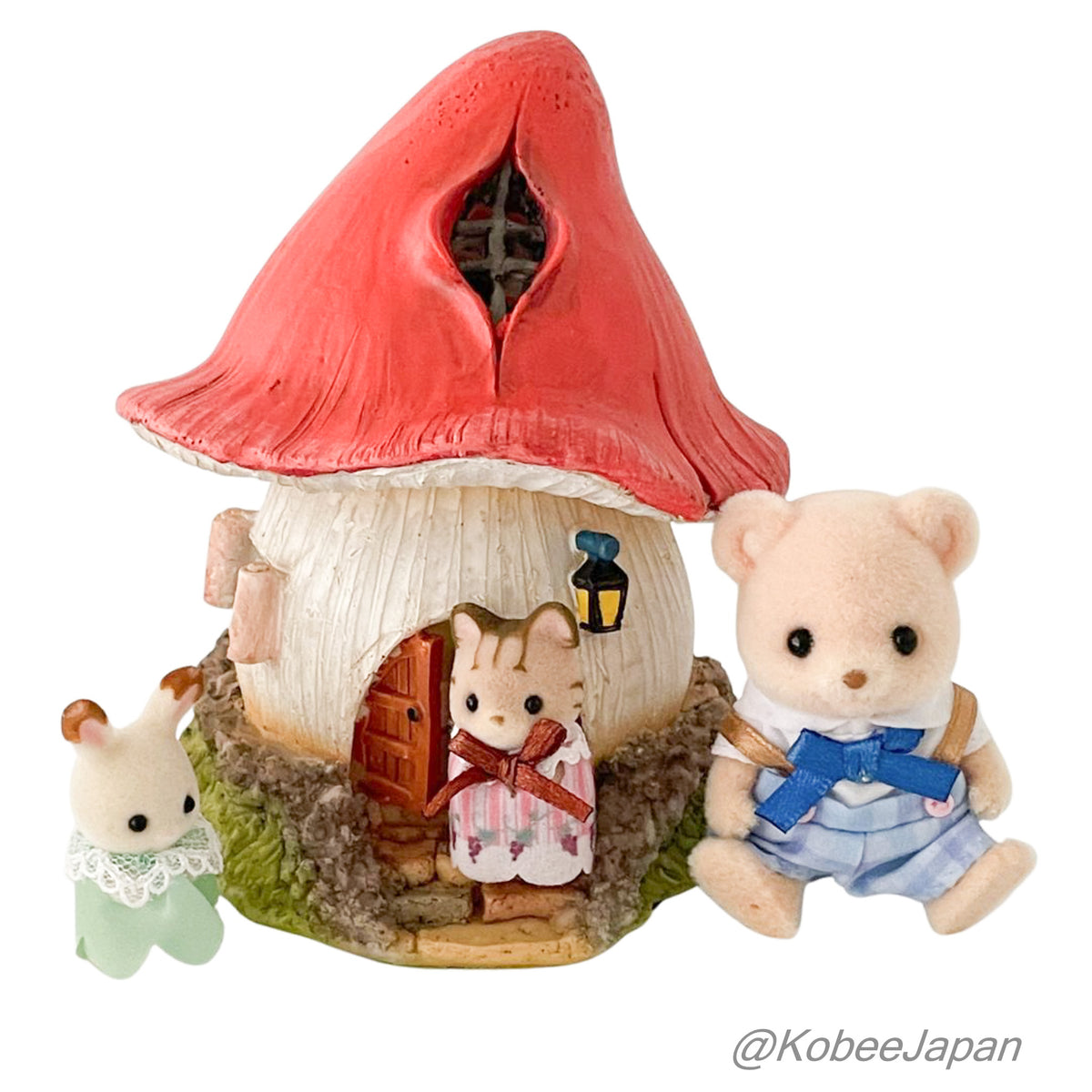 Mushroom House - Bell Roof Natural Kitchen