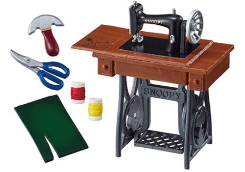 Peanuts Snoopy's Leather Atelier 3 Sewing Machine Re-ment