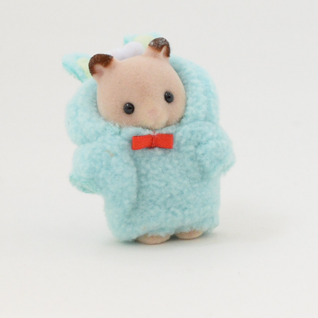 Hamster Bebé del 35º Aniversario en Disfraz de Conejo Azul Claro 2020 Sylvanian Families Calico Critters