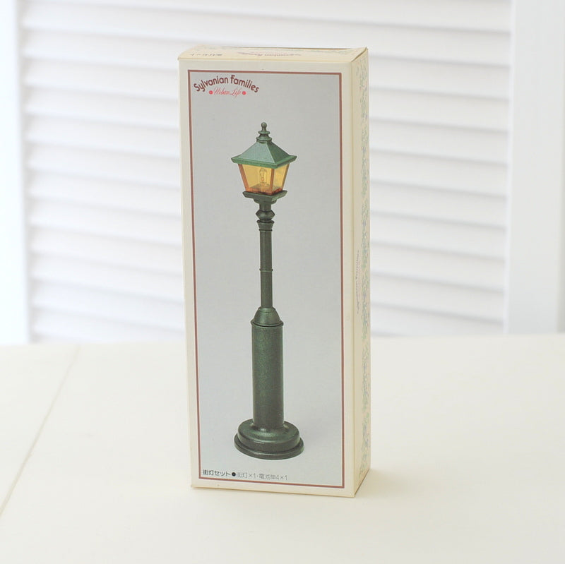 Vintage Urban Life Green Street Light 16cm Tall A-51-800 1987 Sylvanian Families Calico Critters