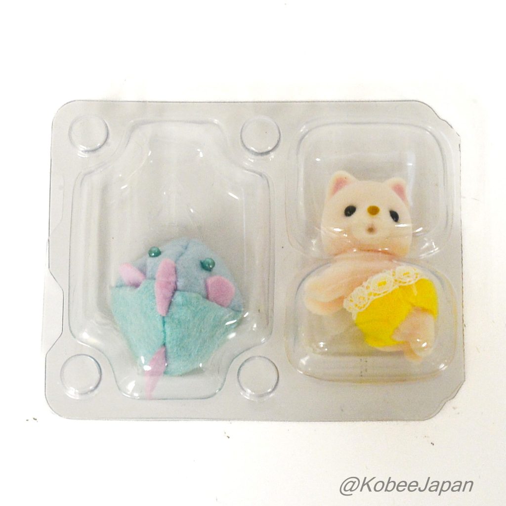 Baby Aqua Parade Series Baby Silk Cat With Blue Fish Hat 2022 Sylvanian Families Calico Critters