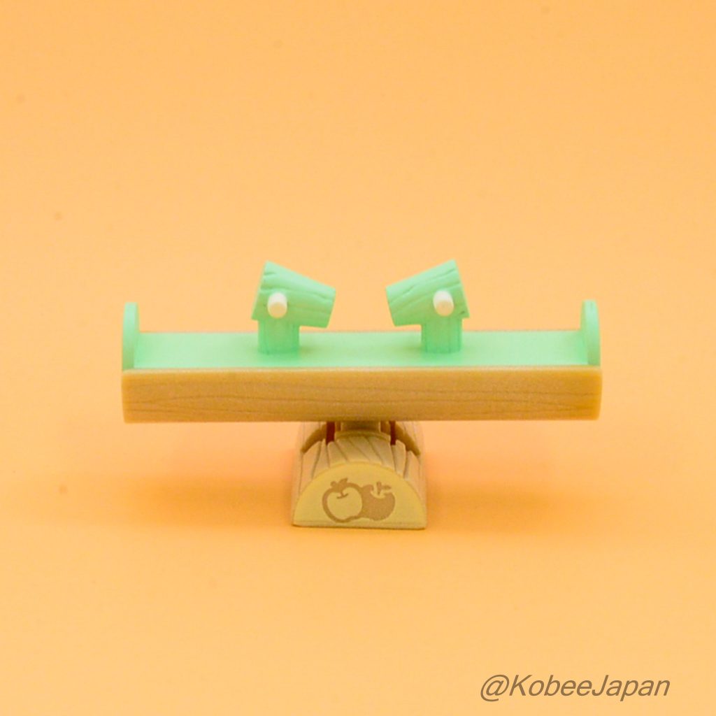 Serie Bosque Secreto Balancín Familymart 2023 Familias Sylvanian Calico Critters