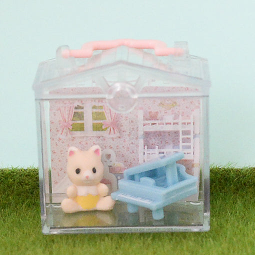 Set de 2 a 5 cápsulas de juguete Casa de bebé Jardín Sylvanian Families Calico Critters
