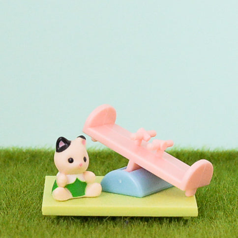 Set de 2 a 5 cápsulas de juguete Casa de bebé Jardín Sylvanian Families Calico Critters