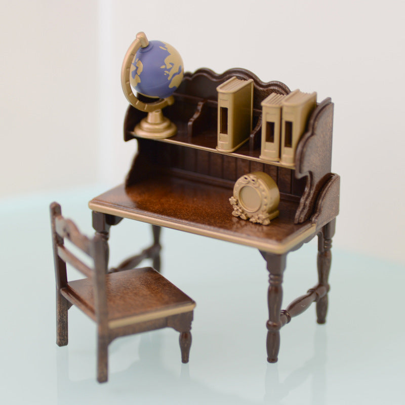 Classic Brown Writing Desk 2019 14188 عائلات سيلفانيان كاليكو كريترز
