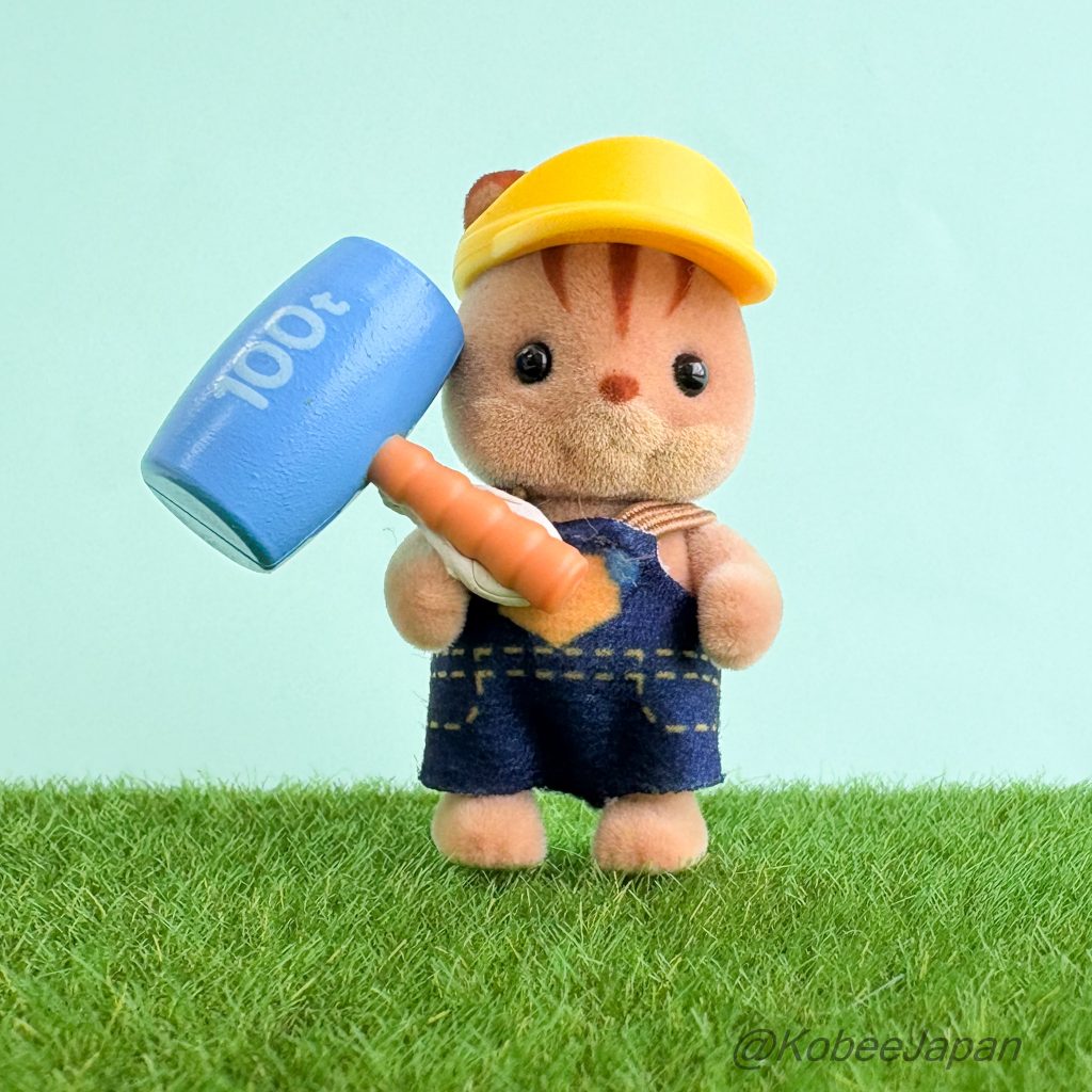 Série Amoureux de l'Artisanat Bébé Écureuil Noix avec Marteau 2025 Familles Sylvanian Calico Critters