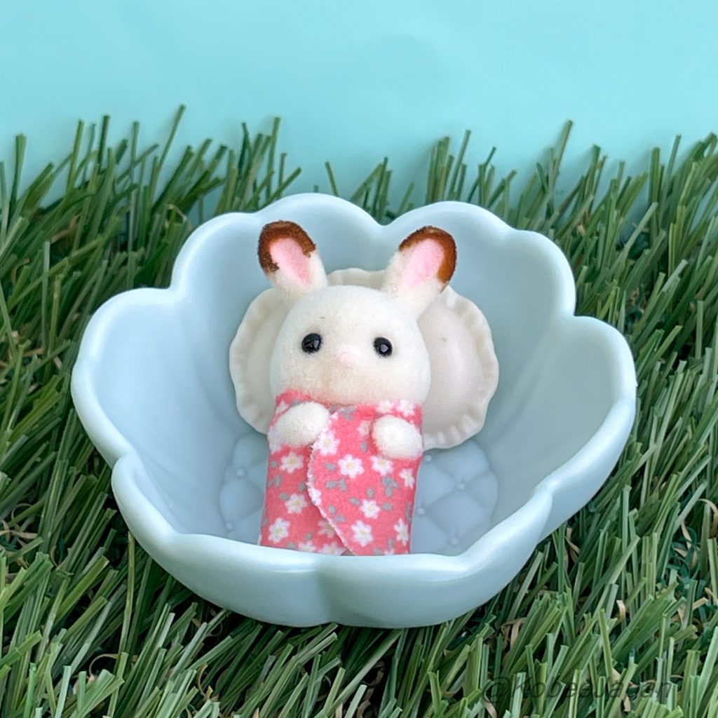 Baby et ensemble de lit pour fleurs Lapin chocolat Petit bébé 2025 Familles Sylvanian Calico Critters
