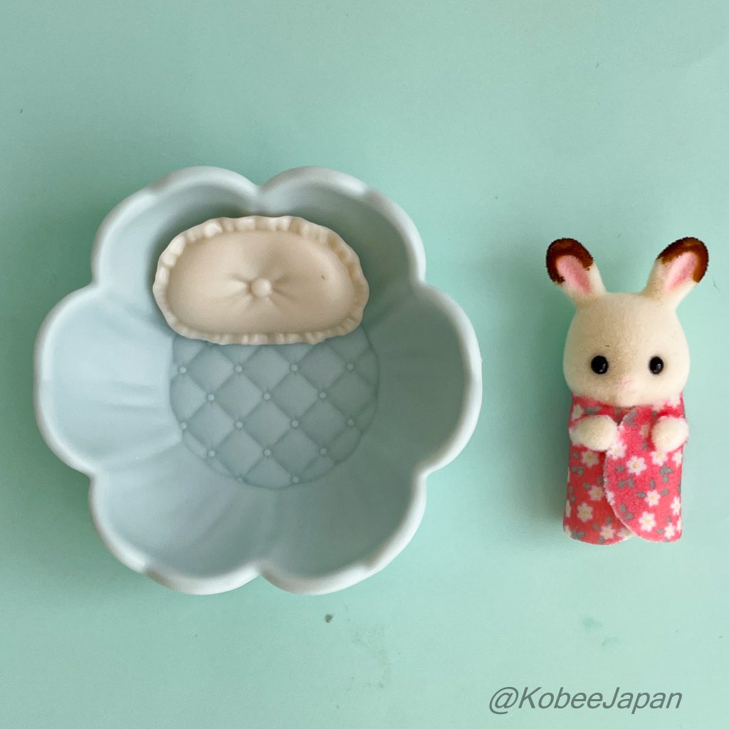 Baby et ensemble de lit pour fleurs Lapin chocolat Petit bébé 2025 Familles Sylvanian Calico Critters