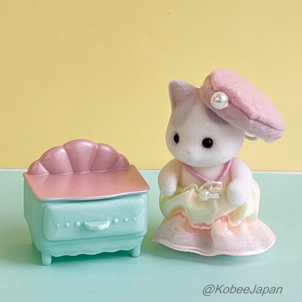 Baby Furniture Collection Dreamy Mermaid Latte Cat Baby and Chest Sylvanian Families Calico Critters