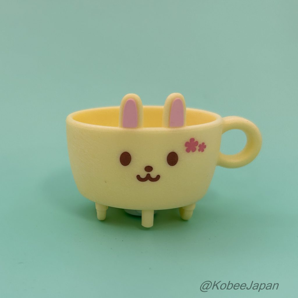 Delicioso Desfile Cochecito de Bebé Conejo Taza Amarilla Familymart 2024 Sylvanian Families Calico Critters