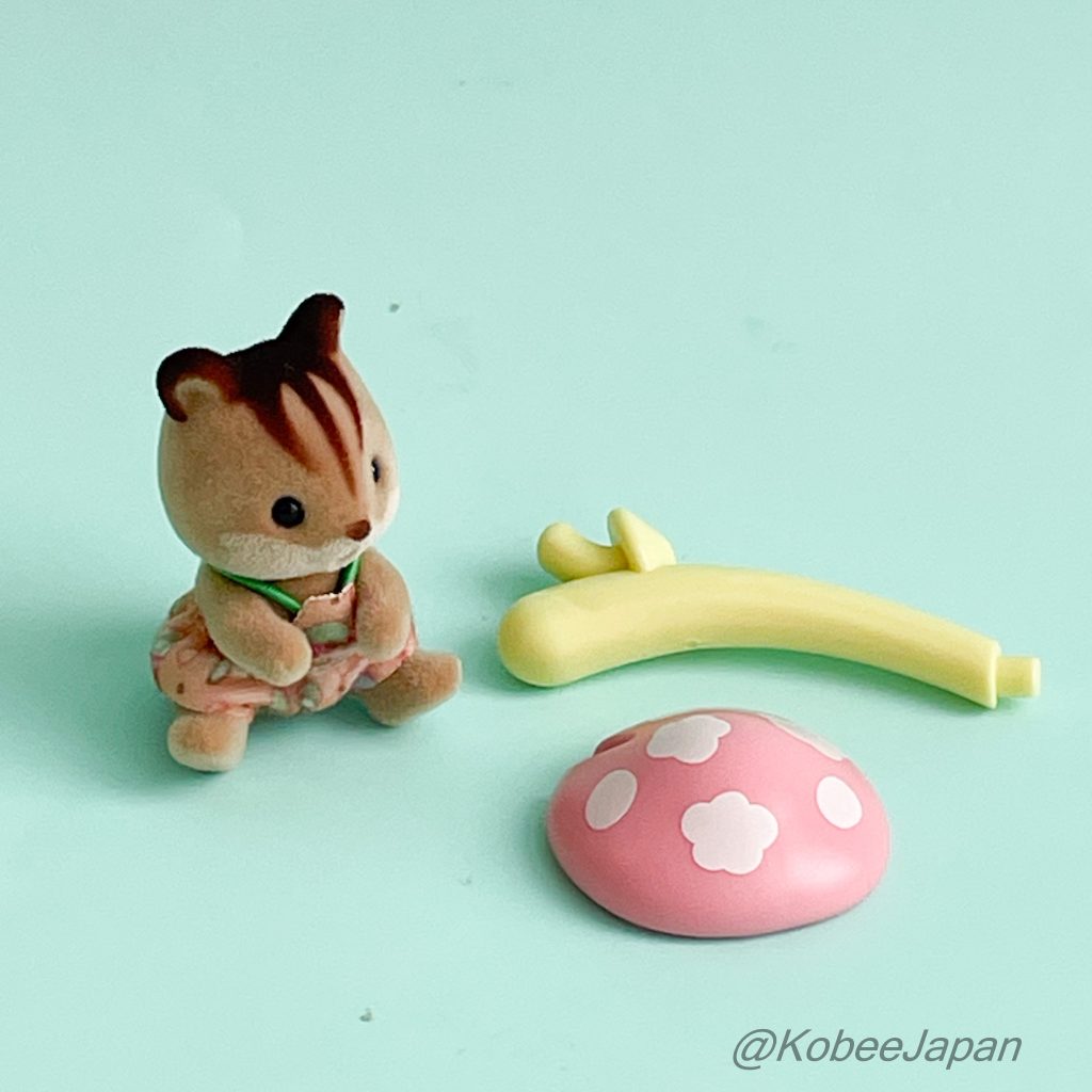 Fairy Forest Friends Series Walnut Squirrel Baby (Sitting) with Mushroom Umbrella 2025 Sylvanian Families Calico Critters