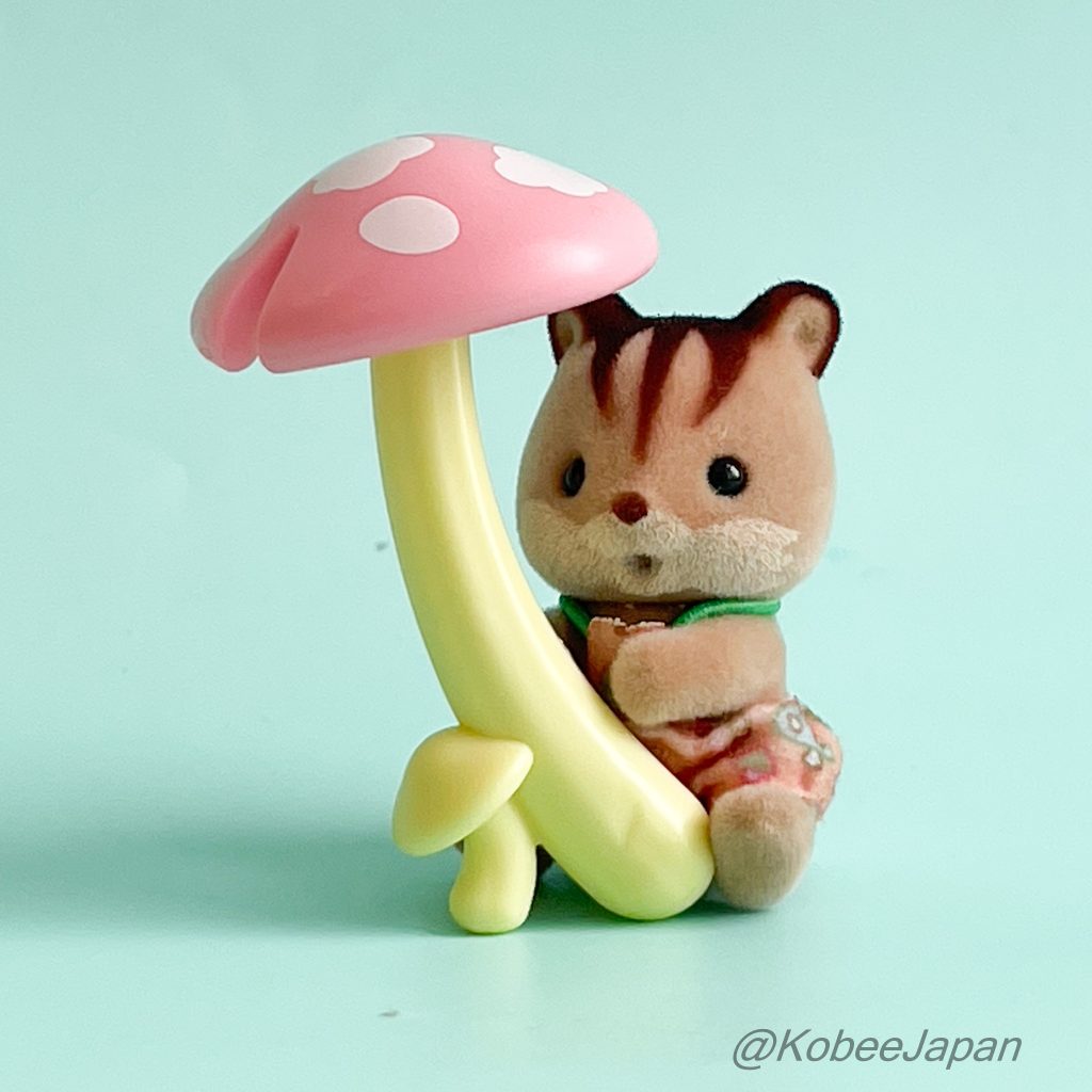 Fairy Forest Friends Series Walnut Squirrel Baby (Sitting) with Mushroom Umbrella 2025 Sylvanian Families Calico Critters