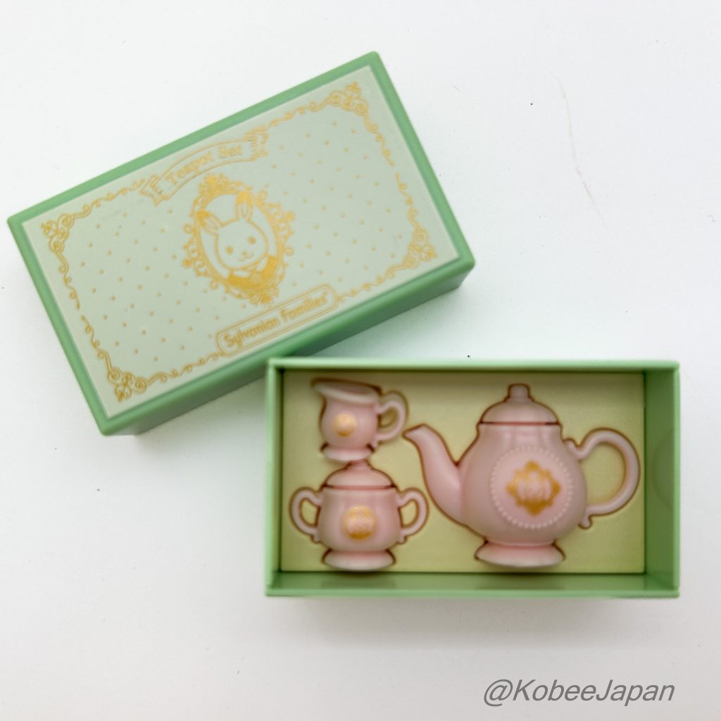 arabic
مجموعة هدايا ألعاب الكبسولات وأدوات المائدة، طقم 2، 5 و6، Sylvanian Families Calico Critters