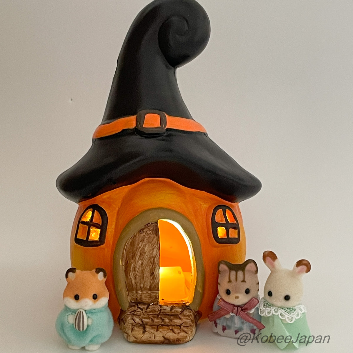 Light-Up Witchy Pumpkin House Natural Kitchen