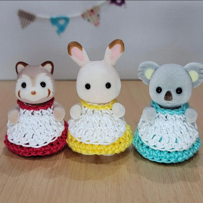 ENSEMBLE DE 3 ROBES ET TABLIER FAIT MAIN POUR BÉBÉS Familles Sylvanian Japon