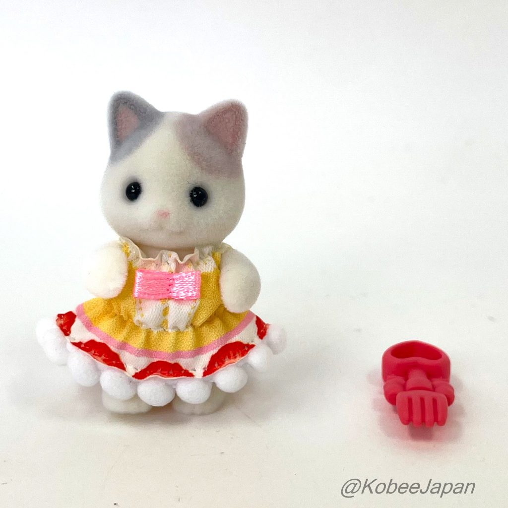 Gato latte con tenedor, Serie Baby Cake Party 2024 Sylvanian Families Calico Critters