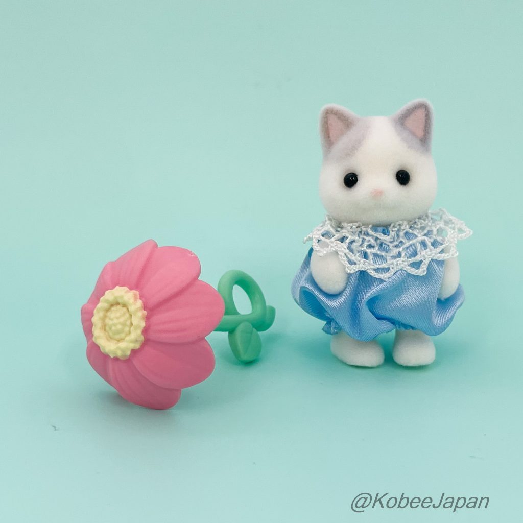 Serie Amigos del Jardín de Flores Paraguas Gato Latte 2024 Familias Sylvanian Critters Calicó
