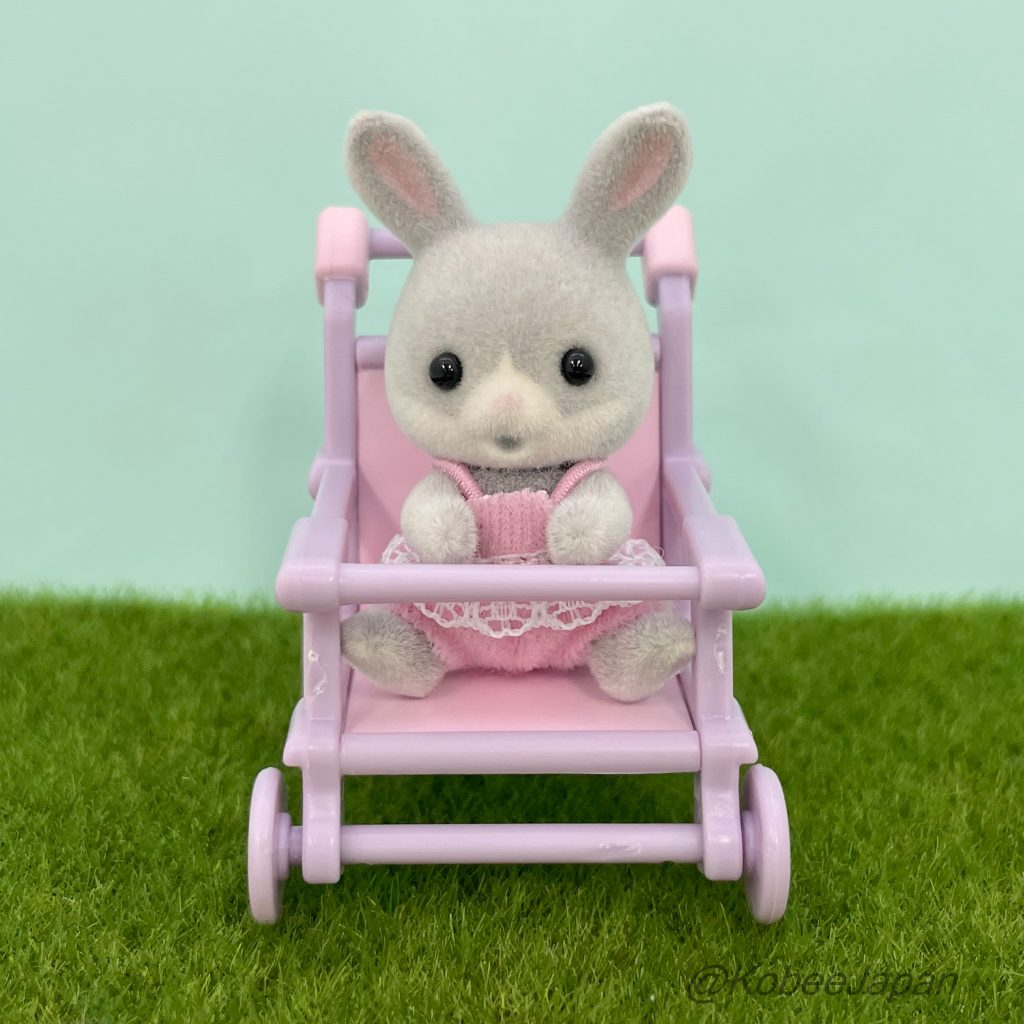 Baby and Stroller Series Lapin Cottontail Familles Sylvanian Calico Critters