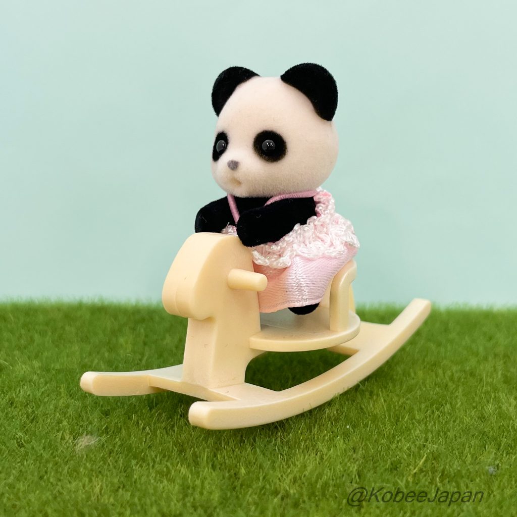 Bébé et Cheval à Bascule Série Panda Familles Sylvanian Calico Critters