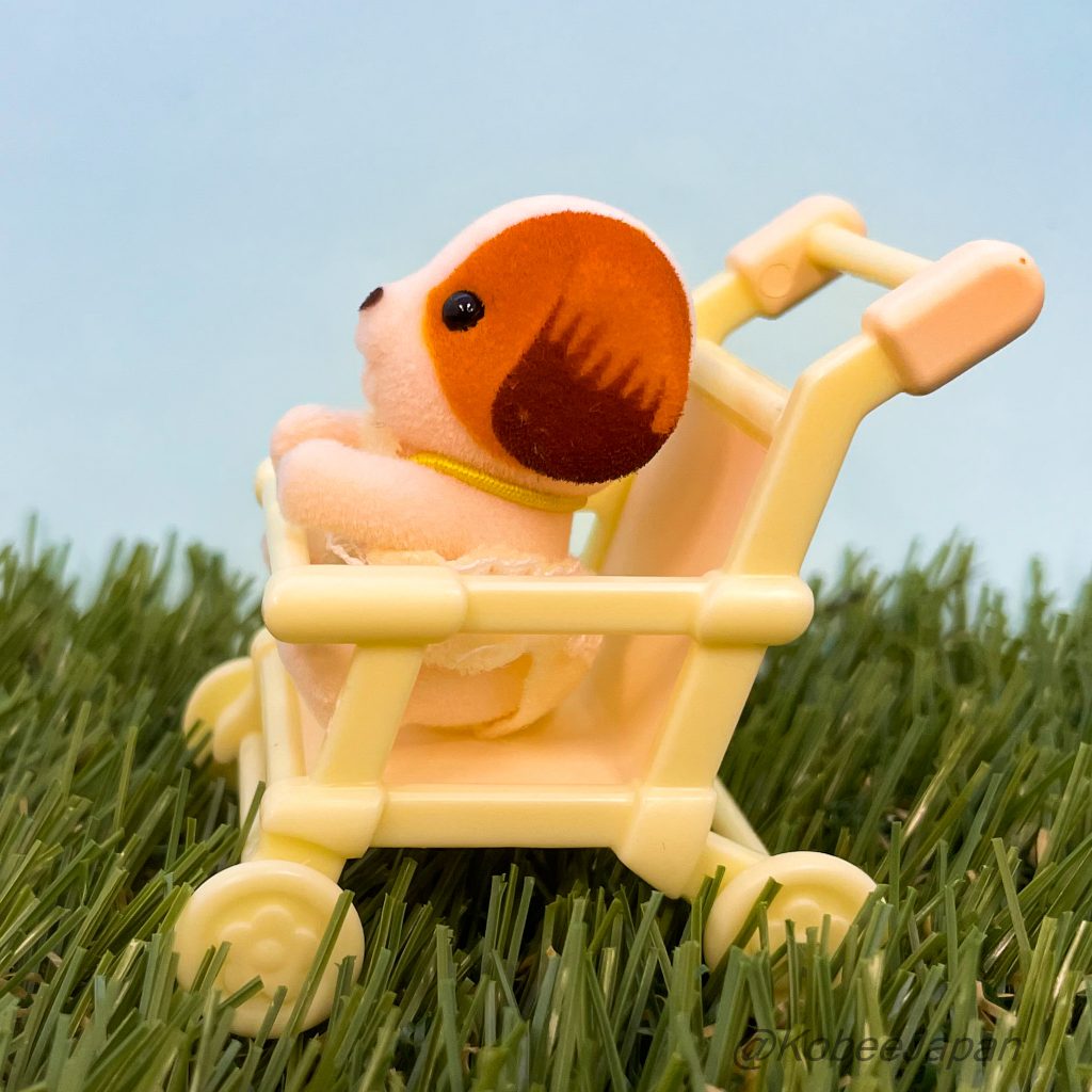 Baby and Stroller Series Chiffon Dog Familles Sylvanian Calico Critters