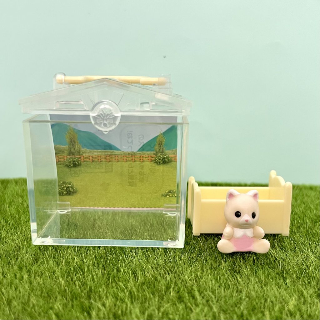 Capsules Jouet Maison de Bébé et Jardin Lit pour Chaton en Soie 2025 Familles Sylvanian Calico Critters