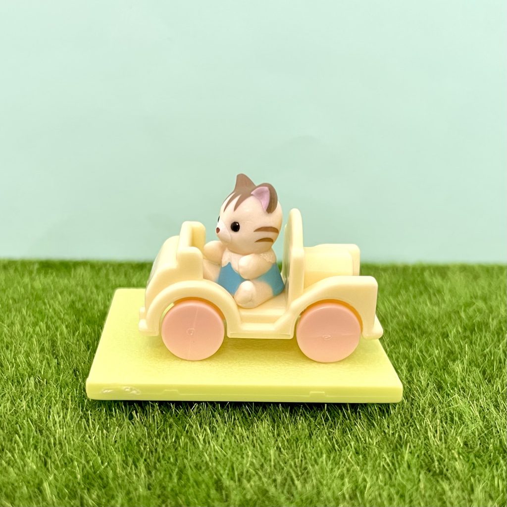 Capsules Toy Baby House and Garden Striped Cat Car Garden 2025 Sylvanian Families Calico Critters