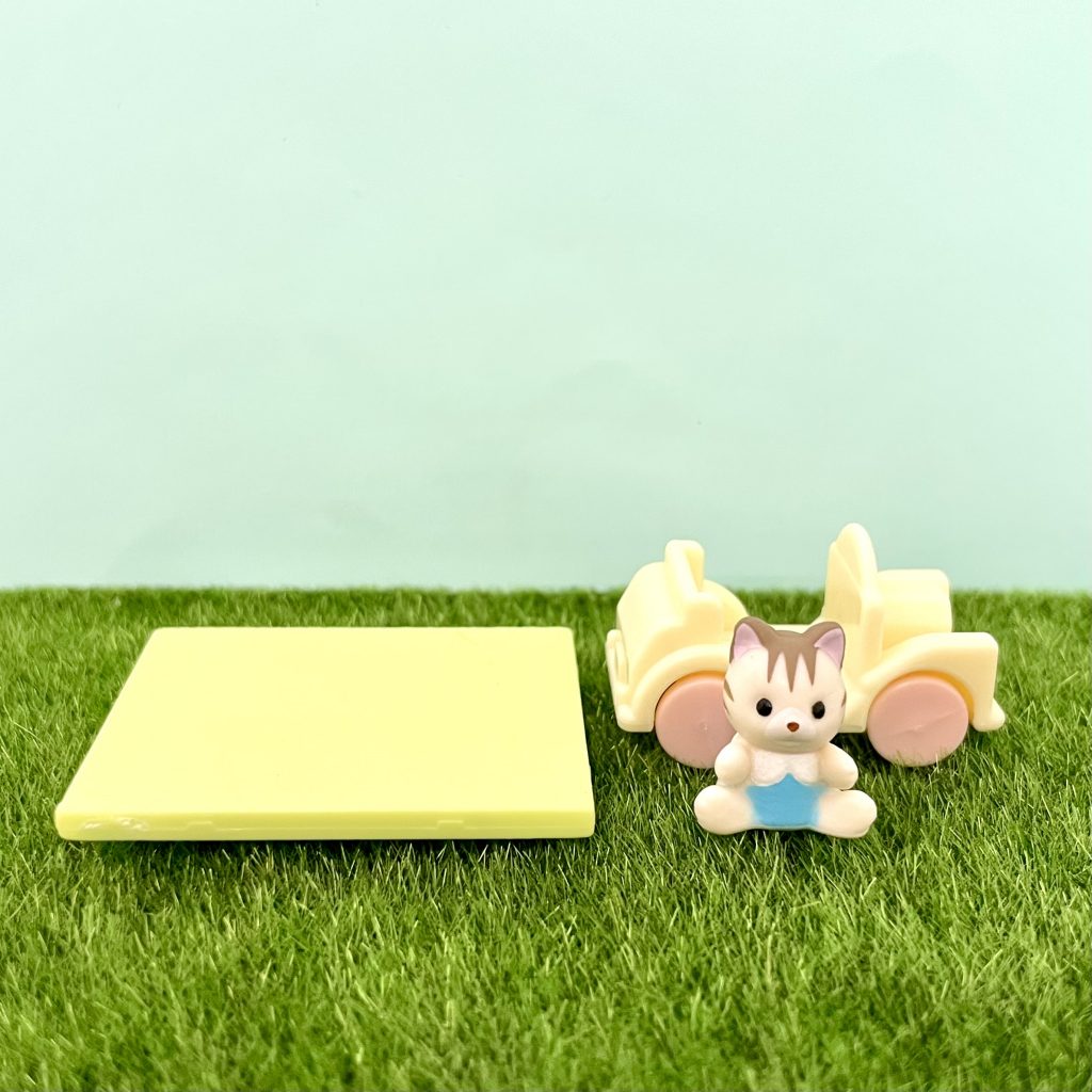 Capsules Toy Baby House and Garden Striped Cat Car Garden 2025 Sylvanian Families Calico Critters