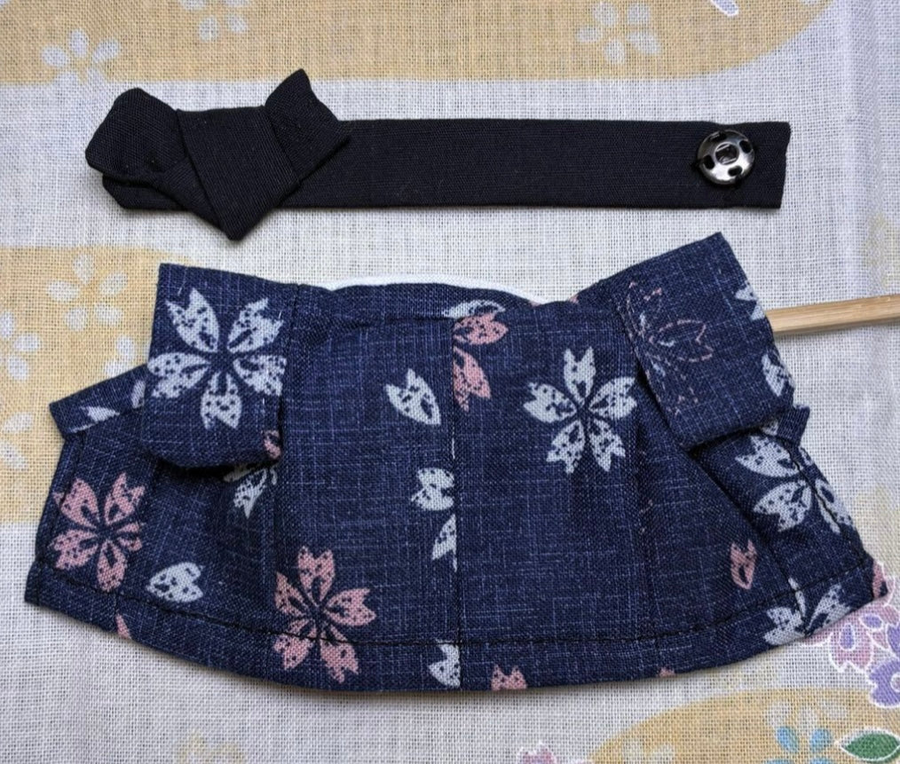 Kimono Sakura Azul Marino para Hermano Mayor Hecho a Mano