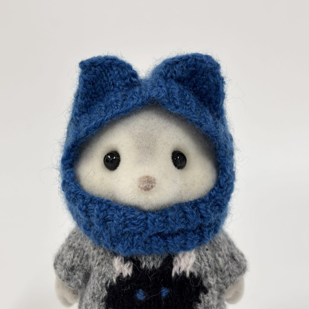 Cagoule tricotée bleue à oreilles de chat, faite main