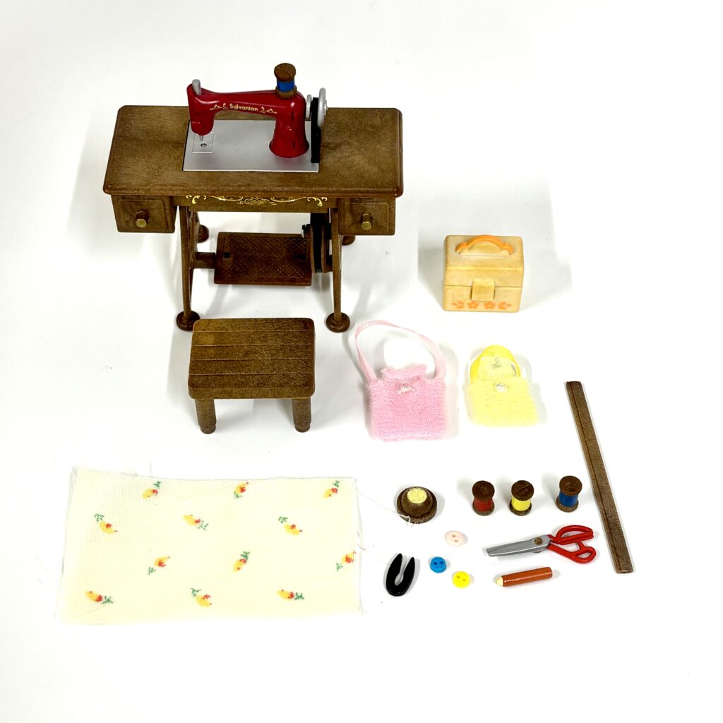 used Máquina de coser roja KA-89 Sylvanian Families Calico Critters