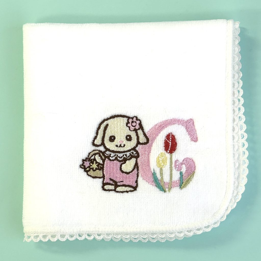 Serviette à main brodée Flora Lapin Ciel 40e anniversaire 2025 Familles Sylvanian Calico Critters