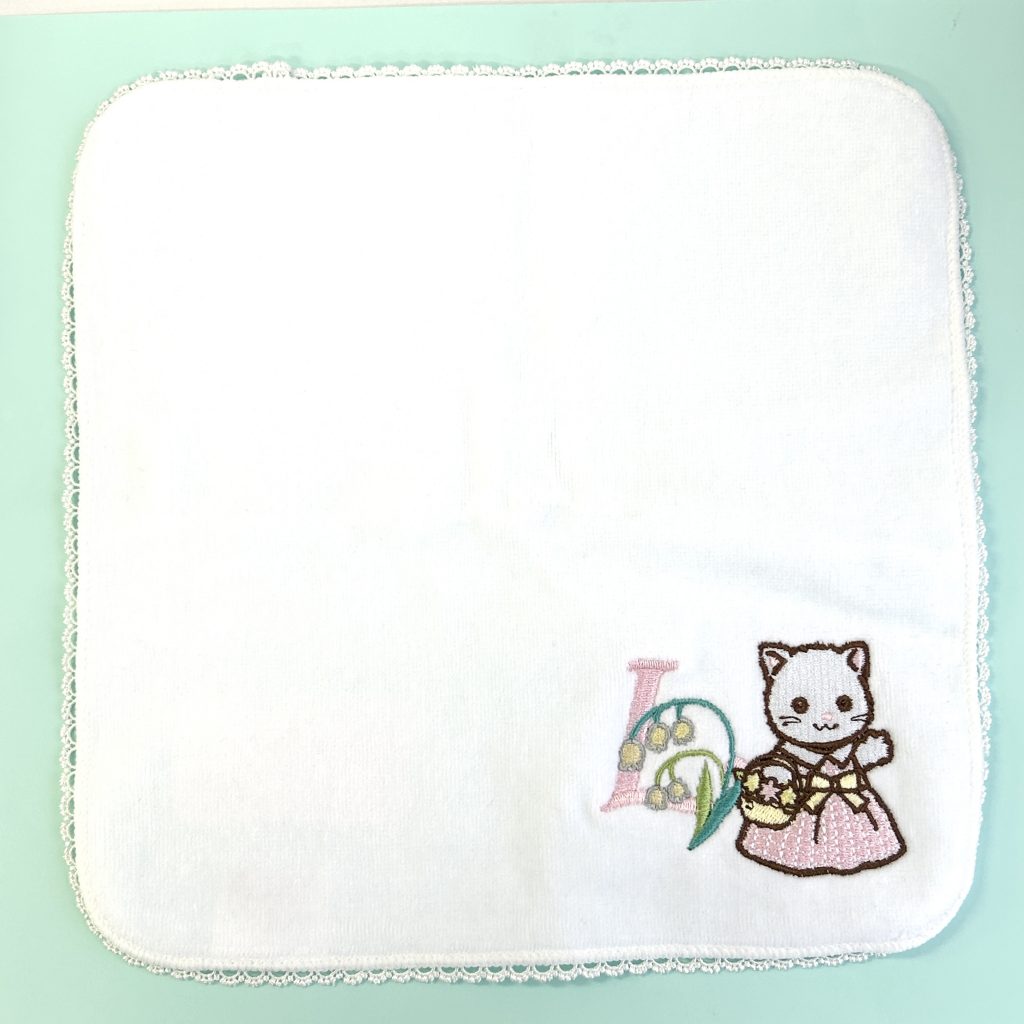 Serviette à main brodée Chat Persan Lyla 40e anniversaire 2025 Familles Sylvanian Calico Critters