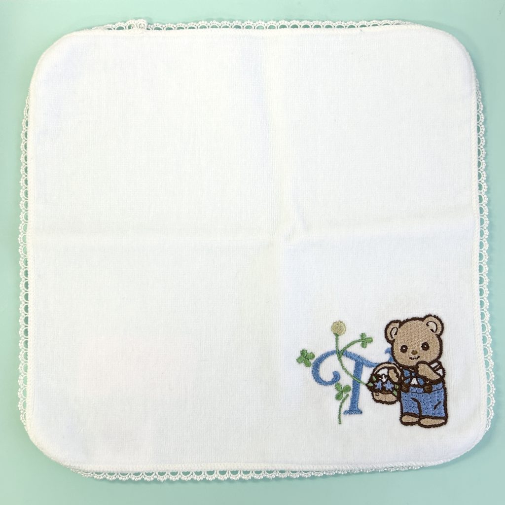 Serviette à main brodée Biscuit Bear Theo 40e anniversaire 2025 Sylvanian Families Calico Critters