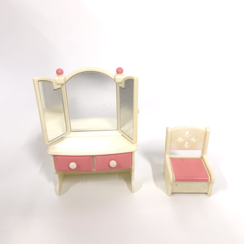 used Tocador y silla Sylvanian Families Calico Critters