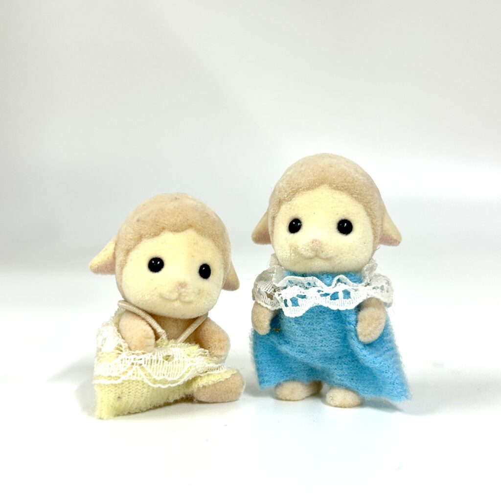 arabic
مستعمل صغار الأغنام Sylvanian Families Calico Critters