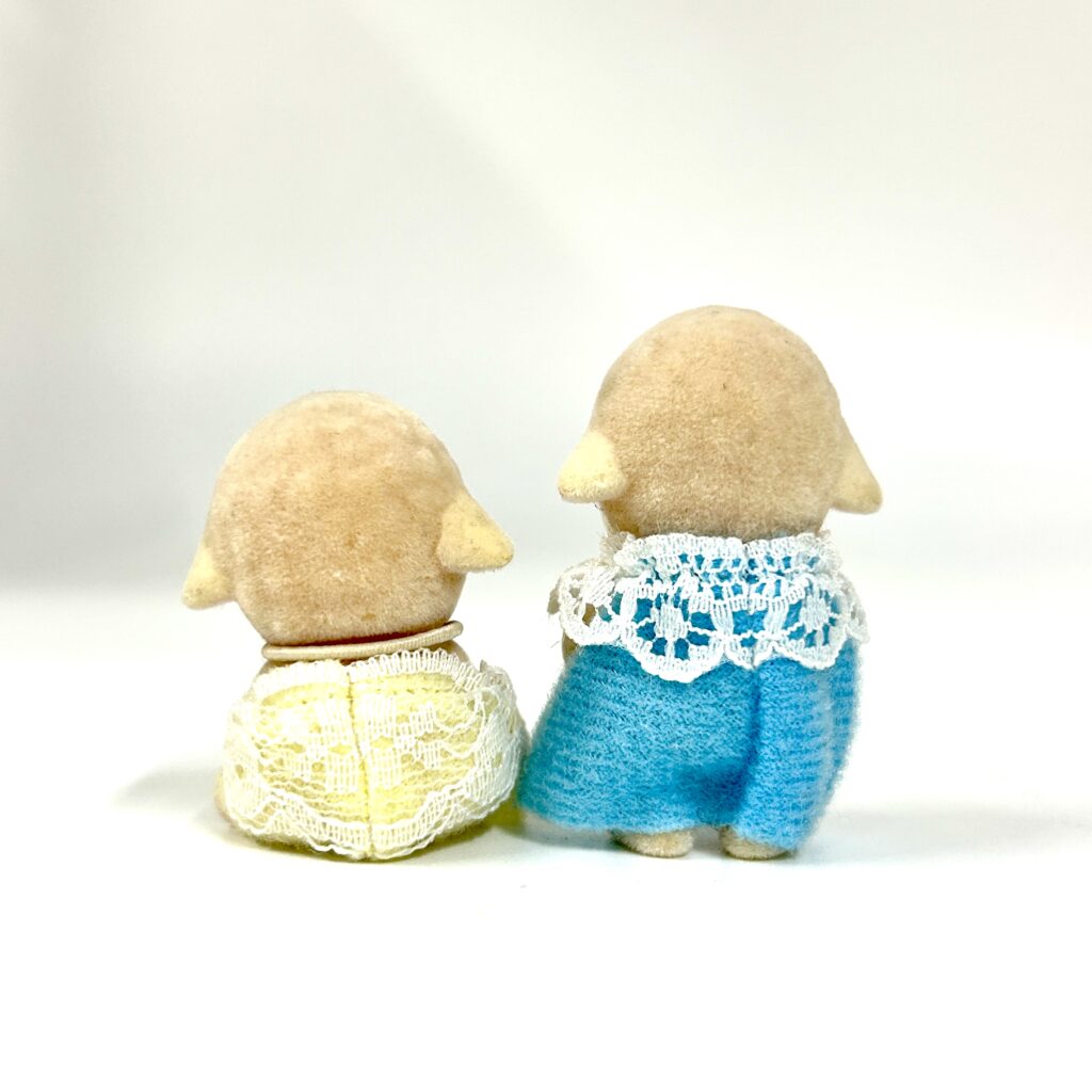 arabic
مستعمل صغار الأغنام Sylvanian Families Calico Critters