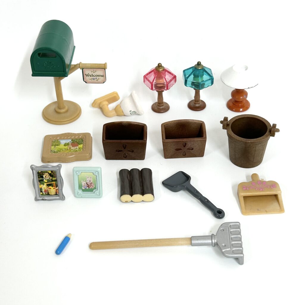 used Set pequeño de accesorios: farola postal y más Sylvanian Families Calico Critters