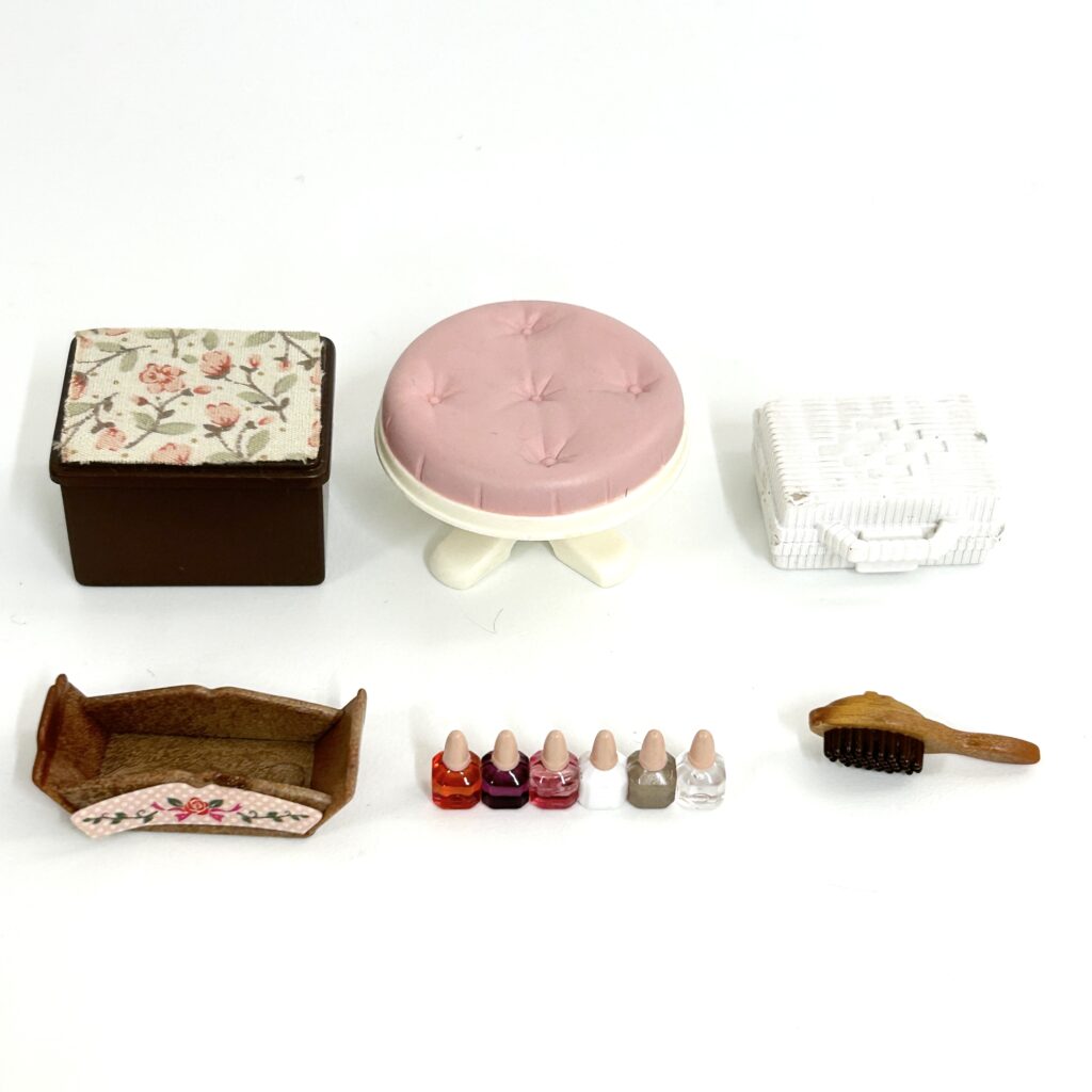 Chaise de coiffeuse d’occasion et accessoires Sylvanian Families Calico Critters