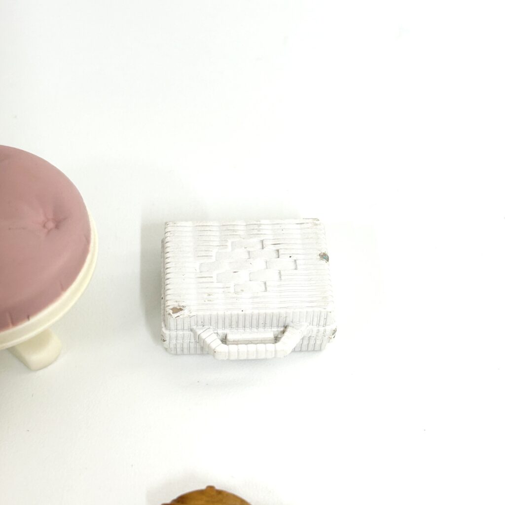 Chaise de coiffeuse d’occasion et accessoires Sylvanian Families Calico Critters