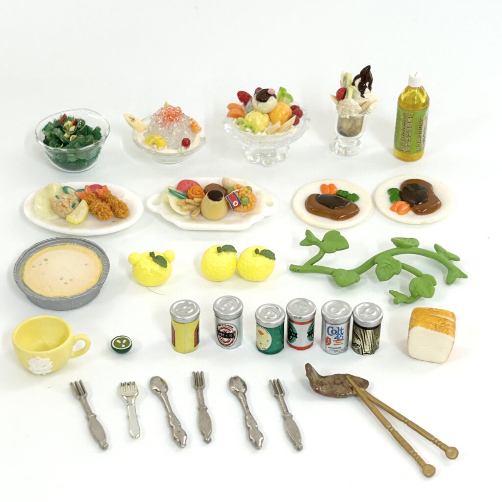 arabic
مستعمل أطباق مصغرة مع طعام بدون علامة تجارية