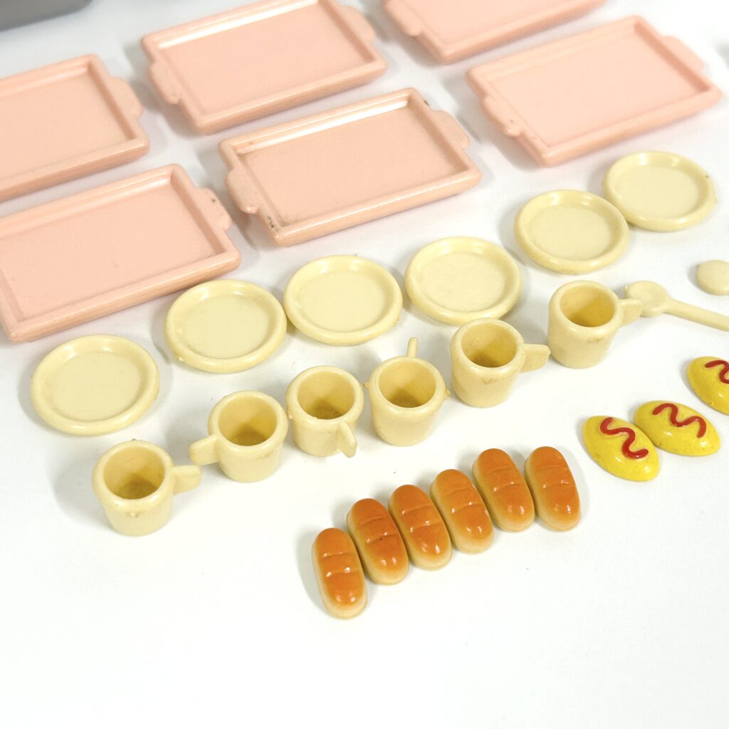 used مجموعة غداء مدرسية S-01 Sylvanian Families Calico Critters