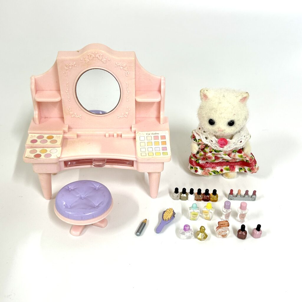 used صالون جمال ومكياج mi-76 Sylvanian Families Calico Critters