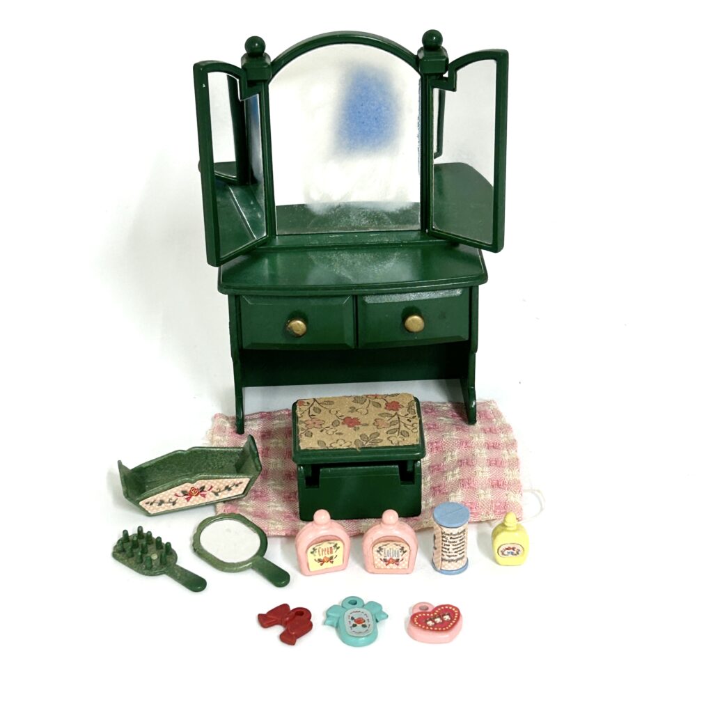 used] Sylvanian Families Vintage Green Dresser Set 1995 KA-69
