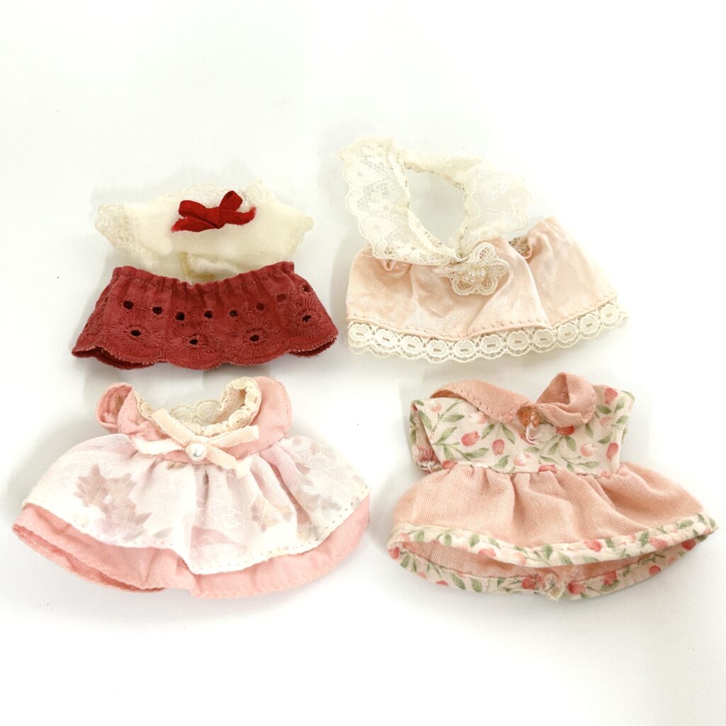 used مجموعة ملابس حمراء ووردية لـ Sylvanian Families Calico Critters