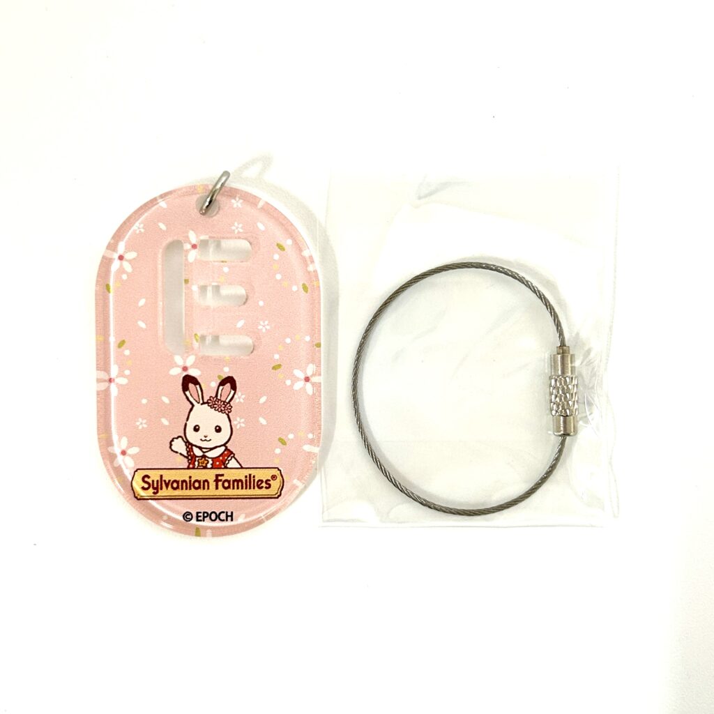 ميدالية مفاتيح مع بطاقة ملائمة، رسم توضيحي، معرض الذكرى الأربعين لـ Sylvanian Families Calico Critters