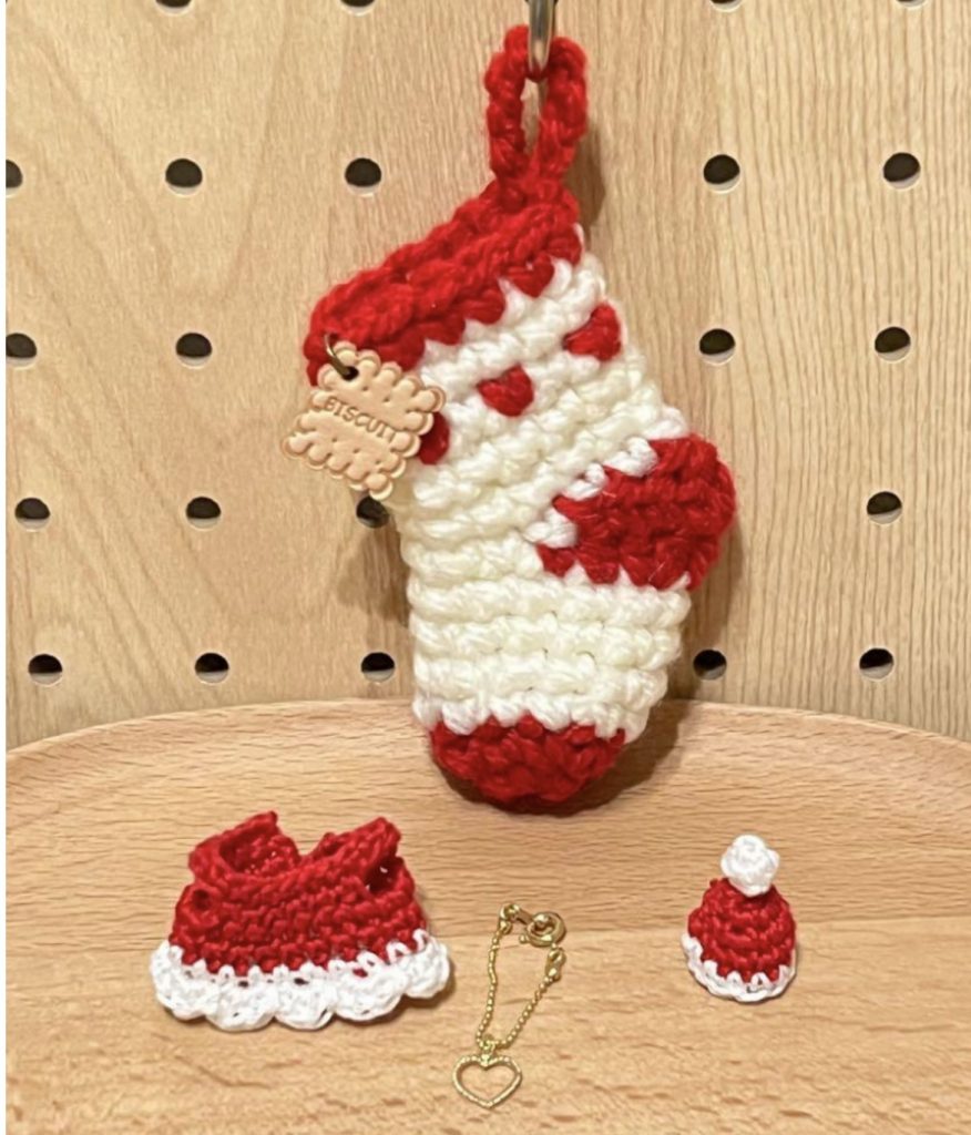 VESTIDO DE PUNTO GORRO COLLAR CALCETINES PARA BEBÉS Calico Clitters Sylvanian Families