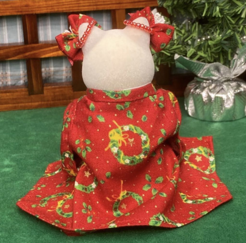 KIMONO CON PATRÓN NAVIDEÑO ROJO PARA MADRES Calico Clitters Sylvanian Families
