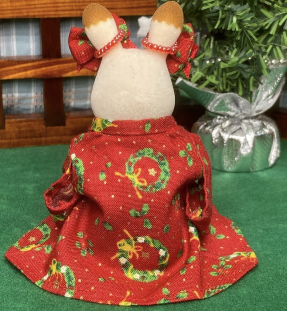 KIMONO CON PATRÓN NAVIDEÑO ROJO PARA HERMANAS Calico Clitters Sylvanian Families
