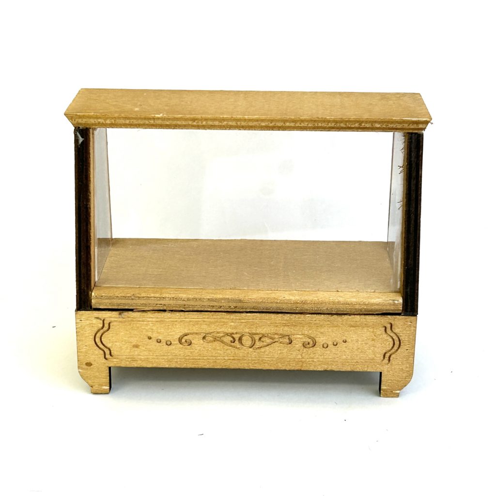 Vitrina miniatura de madera para cocina natural