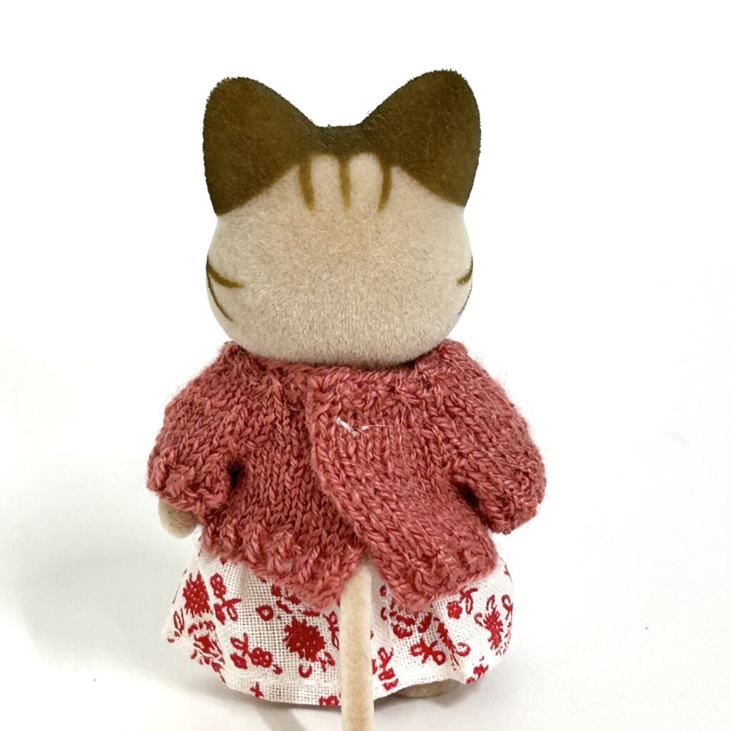 Pull rouge en cachemire et jupe faits main